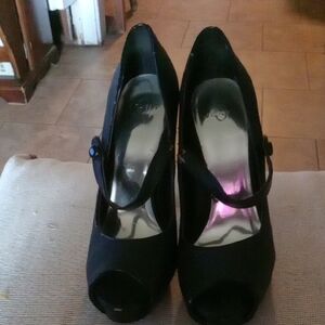 Elegant Black Peep-Toe Heels Size 6.5 Pre Owned Brand Joey